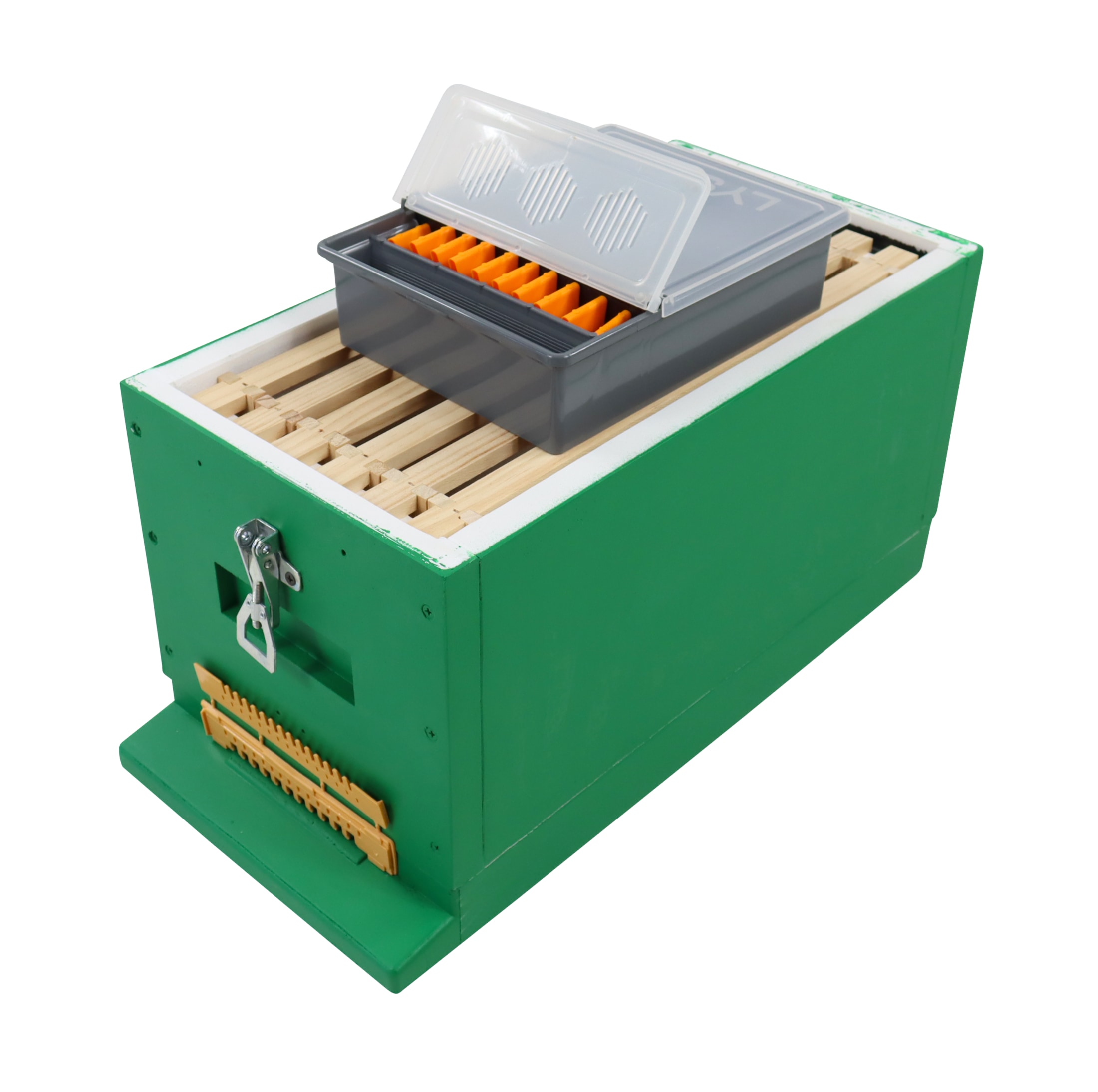 Futtertrog eckig für Bienen mit 1,5 l oder 2,4 l Fassungsvermögen, ideal zur Fütterung von Bienenvölkern mit flüssigem Bienenfutter. Mit Deckel, Trennwand, Boden und integrierten Öffnungen zum sicheren Füttern ohne Ertrinken der Bienen. Aus robustem, lebensmittelgeeignetem Kunststoff.