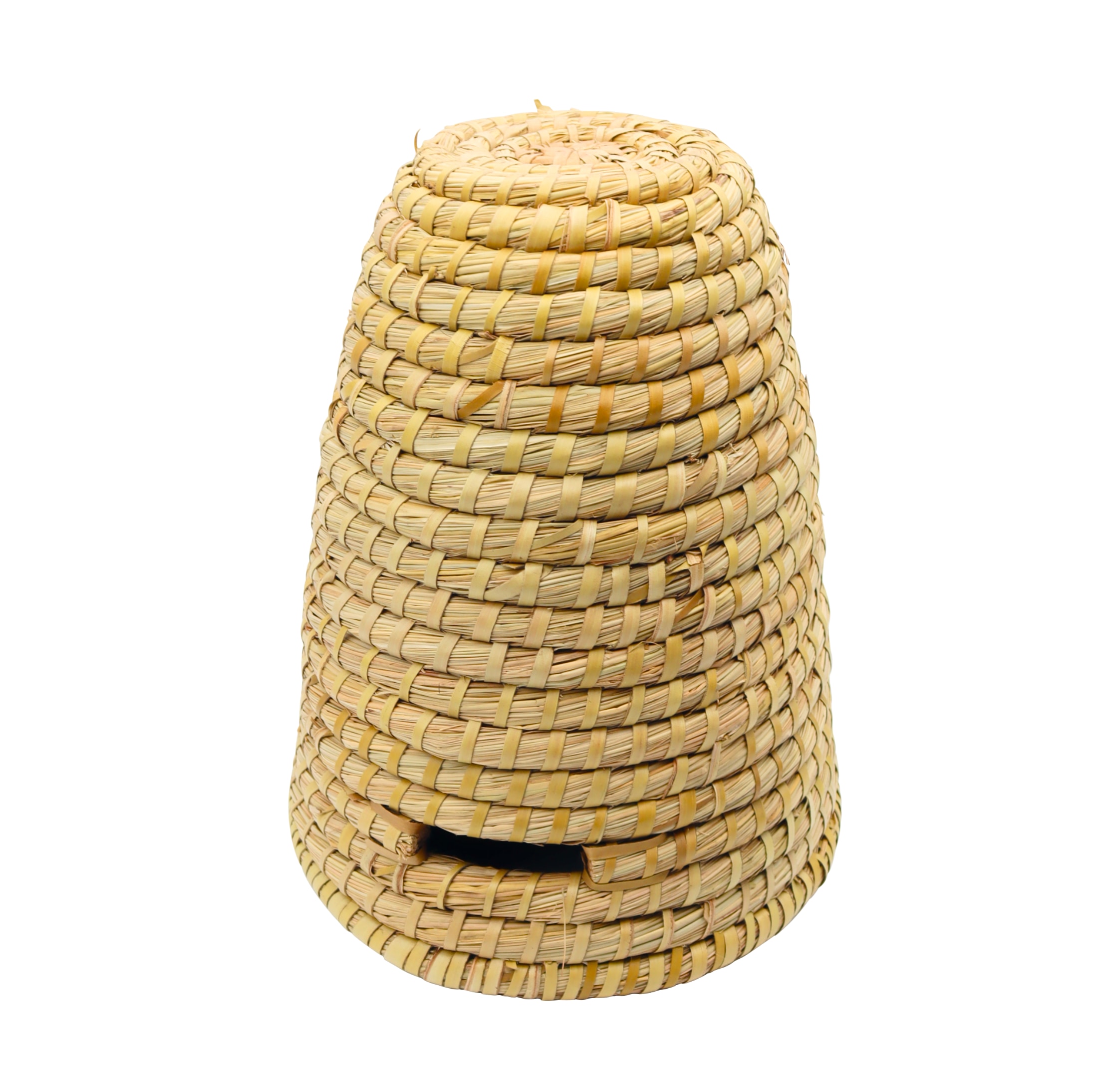 Bienenstrohkorb 12 cm Der handgefertigte Bienenstrohkorb (Skep) bietet eine natürliche und traditionelle Behausung für Ihre Bienen. Gefertigt aus robustem Roggenstroh und mit Draht verstärkt, sorgt er für optimale Belüftung und ein ausgeglichenes Klima im Inneren. Der Korb eignet sich ideal für naturnahe Imkerei, Dekorationszwecke oder als nostalgisches Gartenaccessoire. Jeder Korb ist ein Unikat – nachhaltig, langlebig und aus 100 % natürlichen Materialien gefertigt.