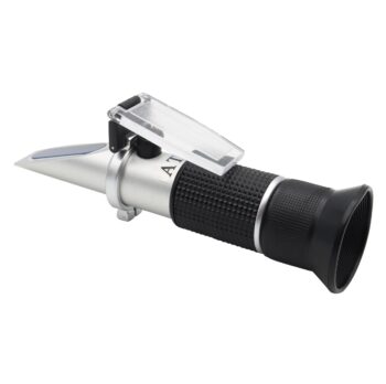 Honig Refraktometer zur präzisen Messung von Honigfeuchtigkeit und Zuckergehalt (Brix 58–92 %, Wasser 12–27 %). Ideal für Hobbyimker zur Qualitätsprüfung von Honig, Gelee, Marmelade und Sirup. Robustes, leichtes Metallgehäuse, einfache Handhabung und inklusive gepolstertem Kunststoffetui für sicheren Transport. Lieferumfang: 1x Honig Refraktometer, 1x Plastikpipette, 1x Schraubendreher, 1x Reinigungstuch.