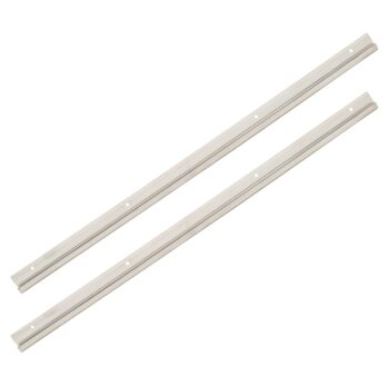 Zander-Auflageschienen sorgen für eine stabile und saubere Rähmchenauflage im Zander-Beutensystem. Sie schützen das Holz, verhindern Verklebungen und ermöglichen eine komfortable und effiziente Durchsicht der Bienenvölker. Ideal für langlebige und professionelle Imkerei.