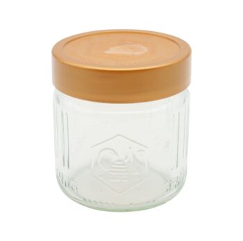 DIB Gläser 250g – Perfekt für Probiergrößen & hochwertigen Verkauf Die formschönen DIB Gläser mit 250g Fassungsvermögen sind ideal für kleinere Honigmengen, Geschenksets oder Verkaufseinheiten. Mit kompakten Maßen für professionelle Abfüllung und Präsentation erfüllen sie die Anforderungen des Deutschen Imkerbundes. Die Lieferung erfolgt im praktischen 12er Karton – optimal für Imker, Direktvermarkter und Feinkostanbieter.