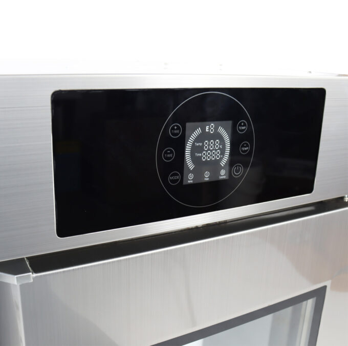 Hochwertiger Honig-Wärmeschrank aus rostfreiem Edelstahl mit Thermoverglasung, digitaler Sensor-Touch-Steuerung und präziser Temperaturregelung von 25°C bis 80°C. Gleichmäßige Warmluft-Umwälzung, robuste Isolierung und verstellbares Zwischenbord für optimale Honigverarbeitung und Lagerung.