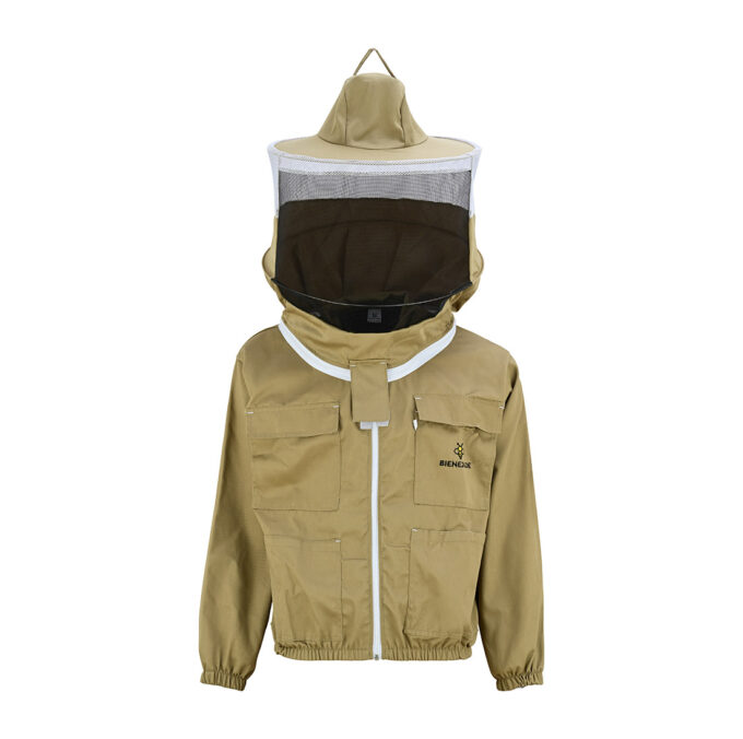 Die Imkerjacke Classic für Erwachsene in Braun bietet optimalen Schutz und Komfort bei der Imkerei. Hergestellt aus robustem, atmungsaktivem Material mit integriertem Schutznetz und abnehmbarem Schleier. Perfekte Passform für maximale Bewegungsfreiheit. Ideal für Hobby- und Berufsimker!