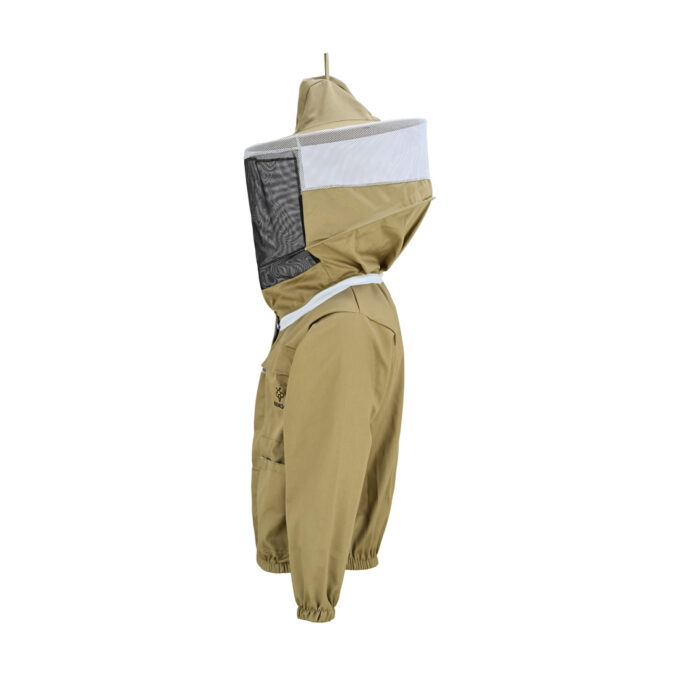 Die Imkerjacke Classic für Erwachsene in Braun bietet optimalen Schutz und Komfort bei der Imkerei. Hergestellt aus robustem, atmungsaktivem Material mit integriertem Schutznetz und abnehmbarem Schleier. Perfekte Passform für maximale Bewegungsfreiheit. Ideal für Hobby- und Berufsimker!