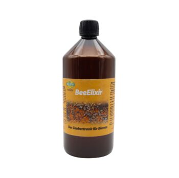 BeeElixir 1 L ist ein innovatives Ergänzungsfutter für Bienen zur optimalen Bienenernährung. Es versorgt Bienenvölker ganzjährig mit wichtigen Nährstoffen, stärkt Gesundheit, Immunsystem und Verdauung durch Prä- und Probiotika und unterstützt Leistung, Orientierung sowie Flugfähigkeit. Ideal als Winterfutter für Ableger und starke Wirtschaftsvölker – besonders bei Trockenheit, Feuchtigkeit, Wetterstress oder in Übergangszeiten wie Frühjahr und Herbst.