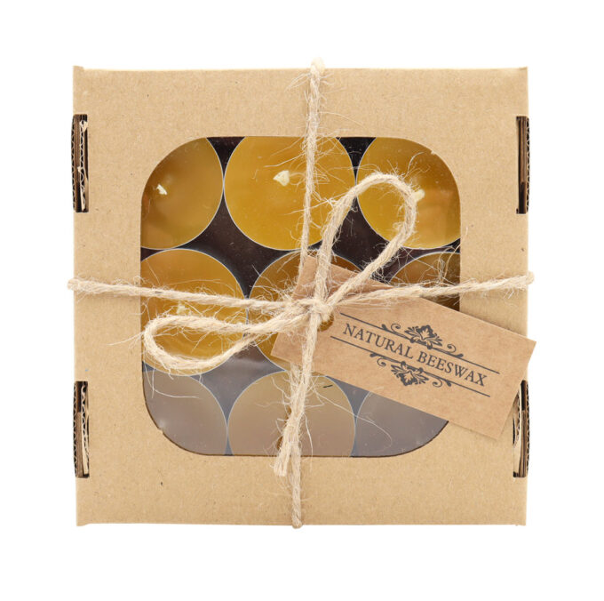 Bienenwachs Teelichter 9er Set – Natürlich & Handgemacht Handgefertigte Teelichter aus 100 % reinem Bienenwachs mit Baumwolldocht. Sie leuchten warmgelb, duften dezent nach Honig und schaffen eine gemütliche Atmosphäre. Perfekt für Adventskranz, romantische Abende oder als Geschenk. Verpackt im braunen Geschenkkarton mit Fenster.