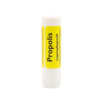 Pflege und schütze deine Lippen mit dem natürlichen Propolis Lippenpflegestift. Mit Propolis, pflegenden Pflanzenölen sowie Candelilla- und Bienenwachs spendet er intensive Feuchtigkeit, schützt vor Austrocknung und hinterlässt geschmeidig-zarte Lippen – ganz ohne künstliche Zusätze.