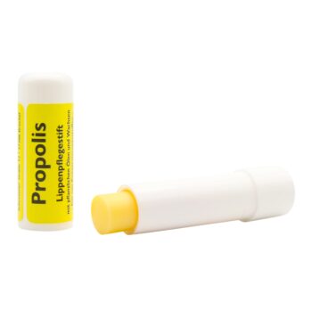 Pflege und schütze deine Lippen mit dem natürlichen Propolis Lippenpflegestift. Mit Propolis, pflegenden Pflanzenölen sowie Candelilla- und Bienenwachs spendet er intensive Feuchtigkeit, schützt vor Austrocknung und hinterlässt geschmeidig-zarte Lippen – ganz ohne künstliche Zusätze.