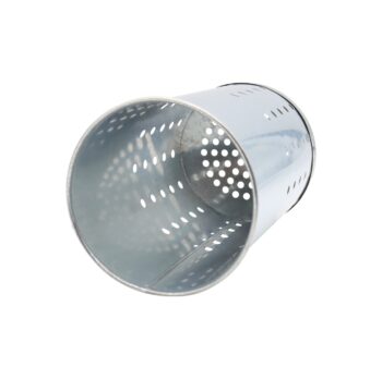 Die Smoker Ersatz Innendose 10 cm gelocht ist das perfekte Ersatzteil für Imker-Smoker. Hergestellt aus robustem, hitzebeständigem Metall, sorgt sie dank gelochtem Boden für eine optimale Luftzirkulation und gleichmäßige Rauchentwicklung. Die herausnehmbare Innendose erleichtert die Reinigung und ist passend für viele gängige Smoker-Modelle. Ideal für Imker, die auf sauberes, effizientes und langlebiges Imkerei Zubehör setzen.