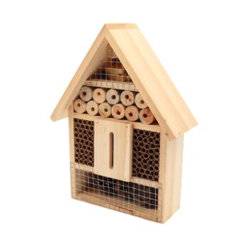 Das Insektenhotel Rosie bietet Wildbienen, Käfern und anderen Nützlingen ein sicheres Zuhause und fördert natürliche Bestäubung und Schädlingskontrolle im Garten. Ideal für Balkon, Terrasse oder Garten und vollständig mit organischen Materialien gefüllt für nachhaltigen Artenschutz.