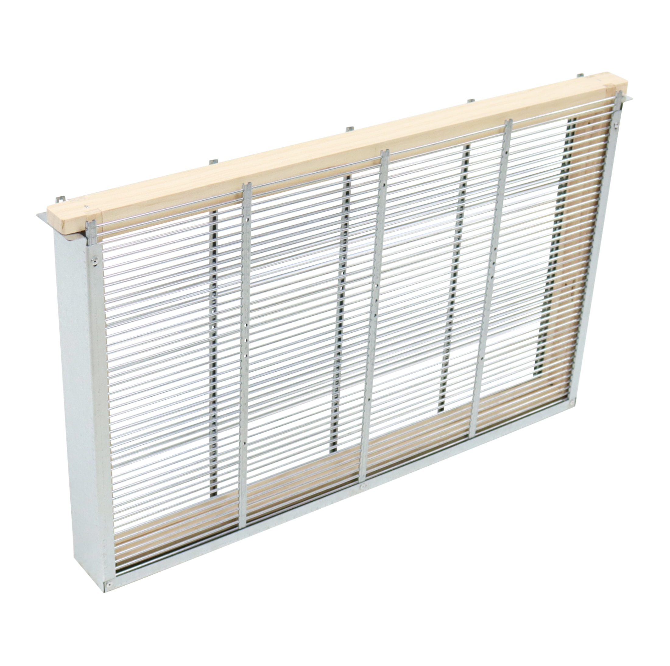 Dadant US Bannwabentasche für 1 Rähmchen aus verzinktem, robustem und bienenfreundlichem Material. Geeignet für Rähmchen mit Hoffmann- oder geraden Seiten, ideal zur Königinnenzucht, Schwarmkontrolle und medikamentenfreien Varroabehandlung. Begrenzt die Königin auf eine Wabe, reduziert Rückstände im Honig und fördert die Bienengesundheit. Leicht zu reinigen, Maße: 480 × 295 × 48 mm, passend für Dadant US Brutraumrähmchen.