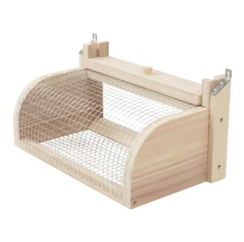 Velutina Anflugschutz Maulkorb für Liebigbeute Hoch und Flachboden zum Schutz von Bienenvölkern vor der asiatischen Hornisse Vespa Velutina. Das stabile Drahtgitter mit 12 x 12 mm Maschenweite verhindert direkte Angriffe am Flugloch, während Bienen weiterhin frei ein und ausfliegen können. Außenmaß ca. 42,5 x 23,5 x 20 cm. Ideal für Imker als effektiver Fluglochschutz an Liebigbeuten.